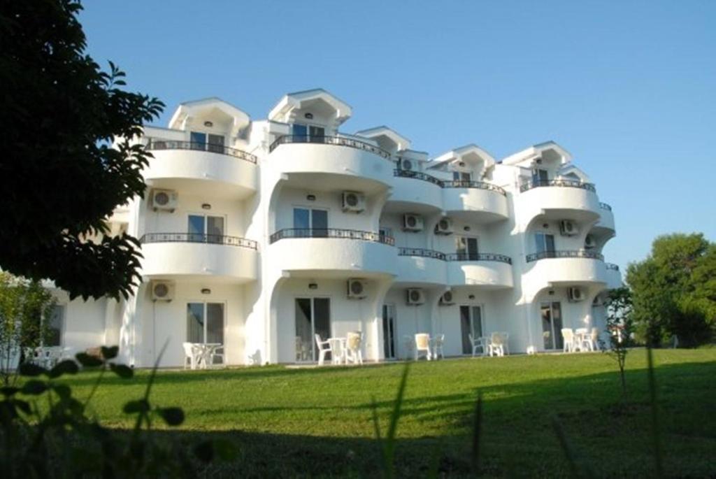 Hotel Comfort Ulcinj Exterior photo