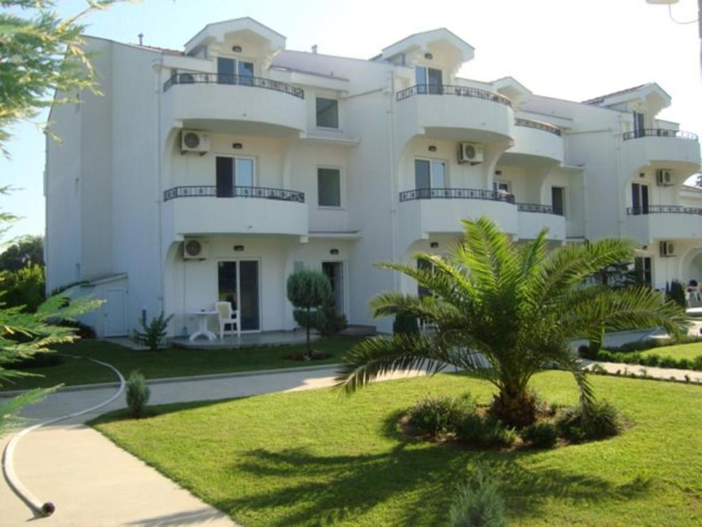 Hotel Comfort Ulcinj Exterior photo
